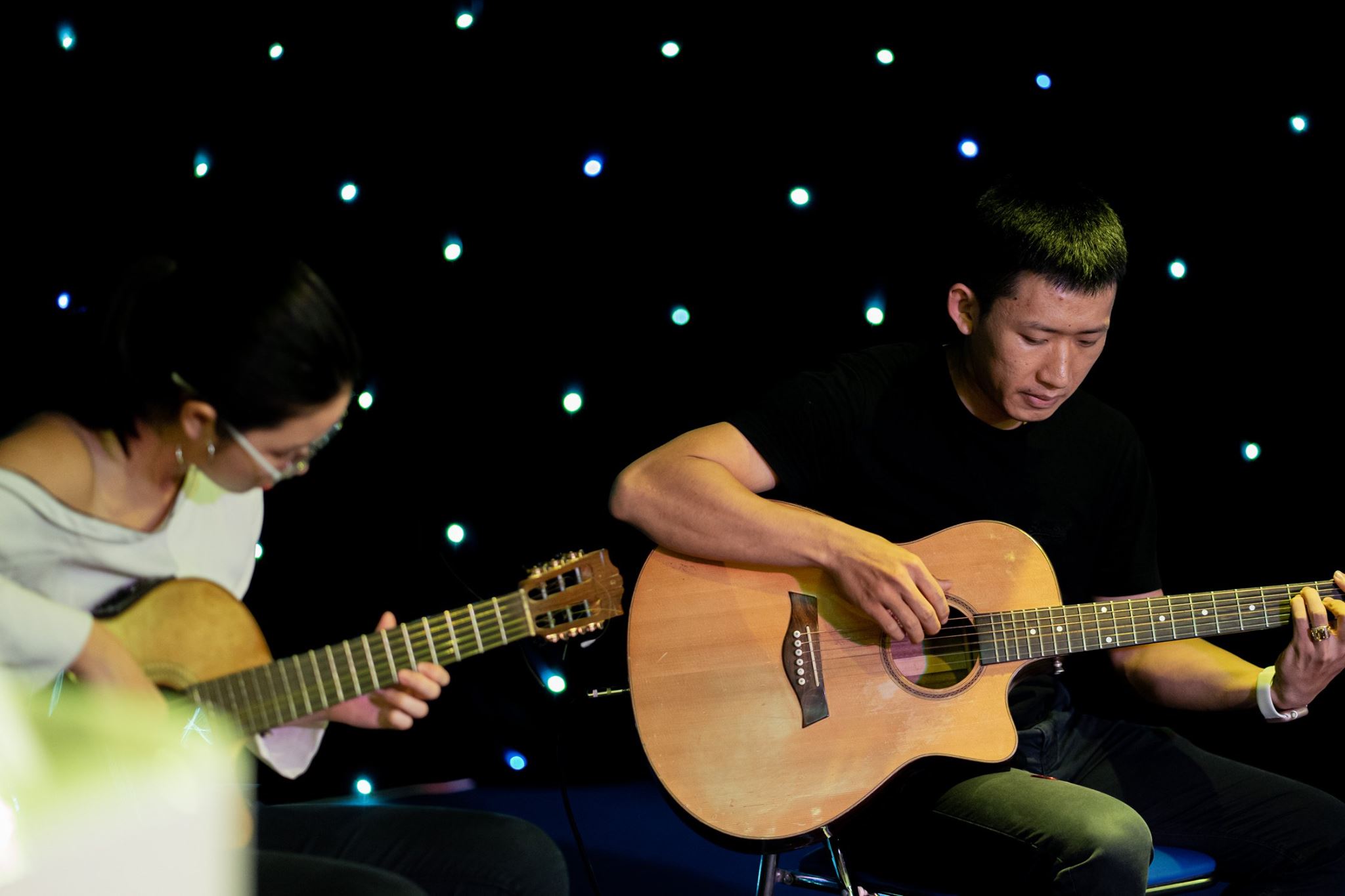 Lớp học guitar ở Quận 2: Những khó khăn khi cho trẻ học guitar và cách khắc phục